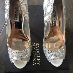 Badgley Mischka WITNEY IVORY STAIN HEELS